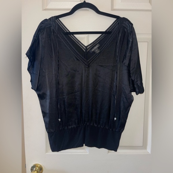 White House Black Market Tops - White House/Black Market silk blouse • womans Small